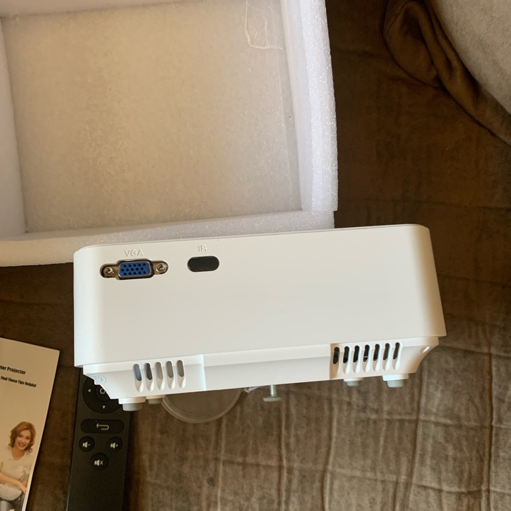 Portable LED projector - Picture 5 of 6